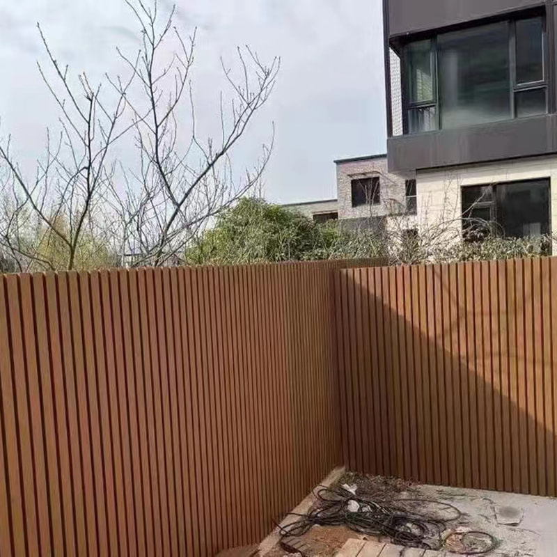 Écran de clôture décoratif en coextrusion résistant aux intempéries, composite Wpc, clôture de jardin, résistant au soleil, résistant à l'usure, anti-termite, facile à installer